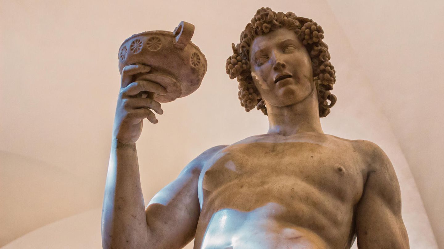 Gelüste: Touristin vergeht sich an Bacchus-Statue in Florenz