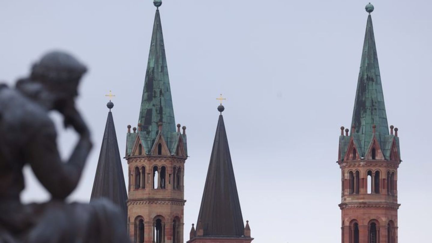Neue Strategie: Bistum Würzburg setzt mehr auf Seelsorge und Wohltätigkeit