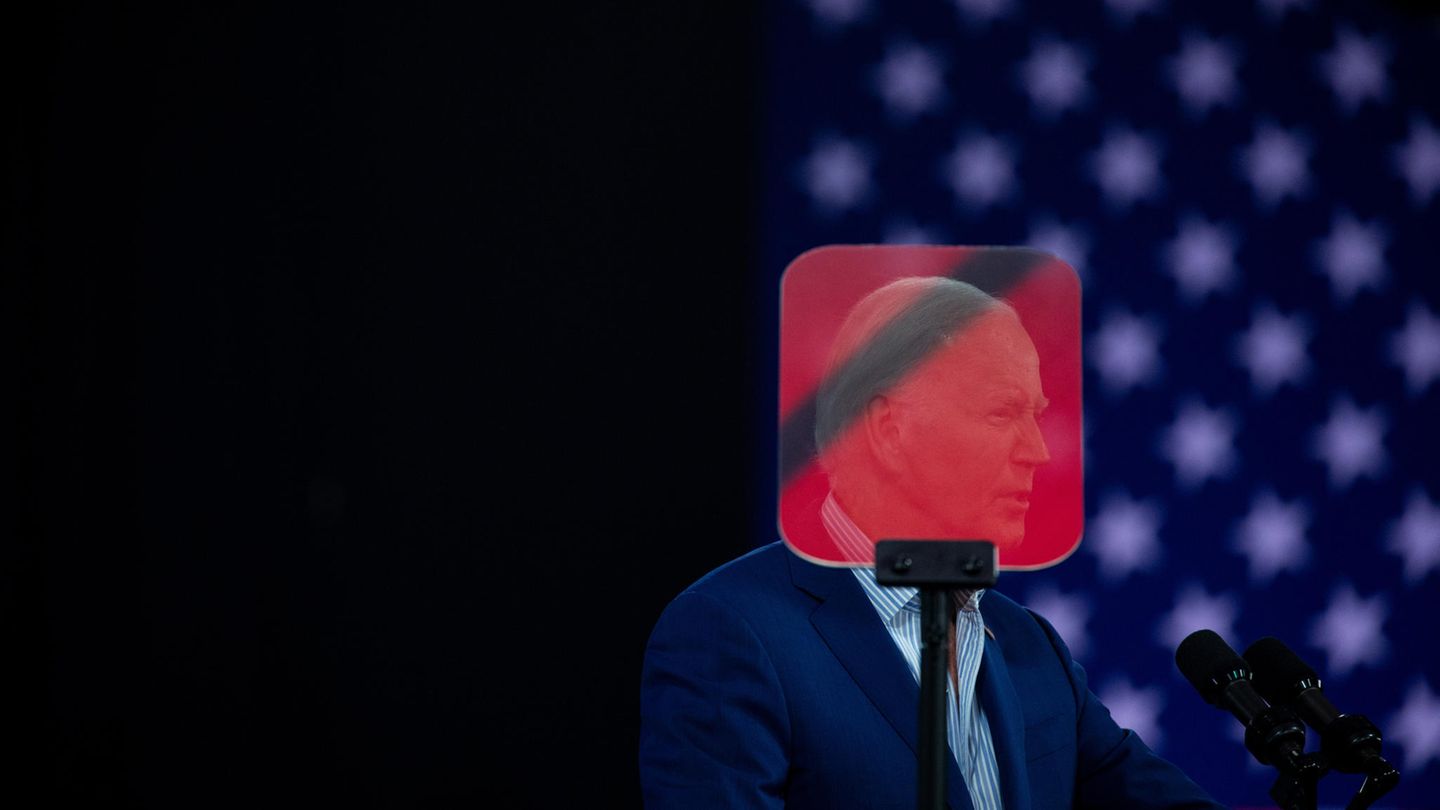 Joe Biden vor dem Teleprompter Joe Biden vor dem Teleprompter