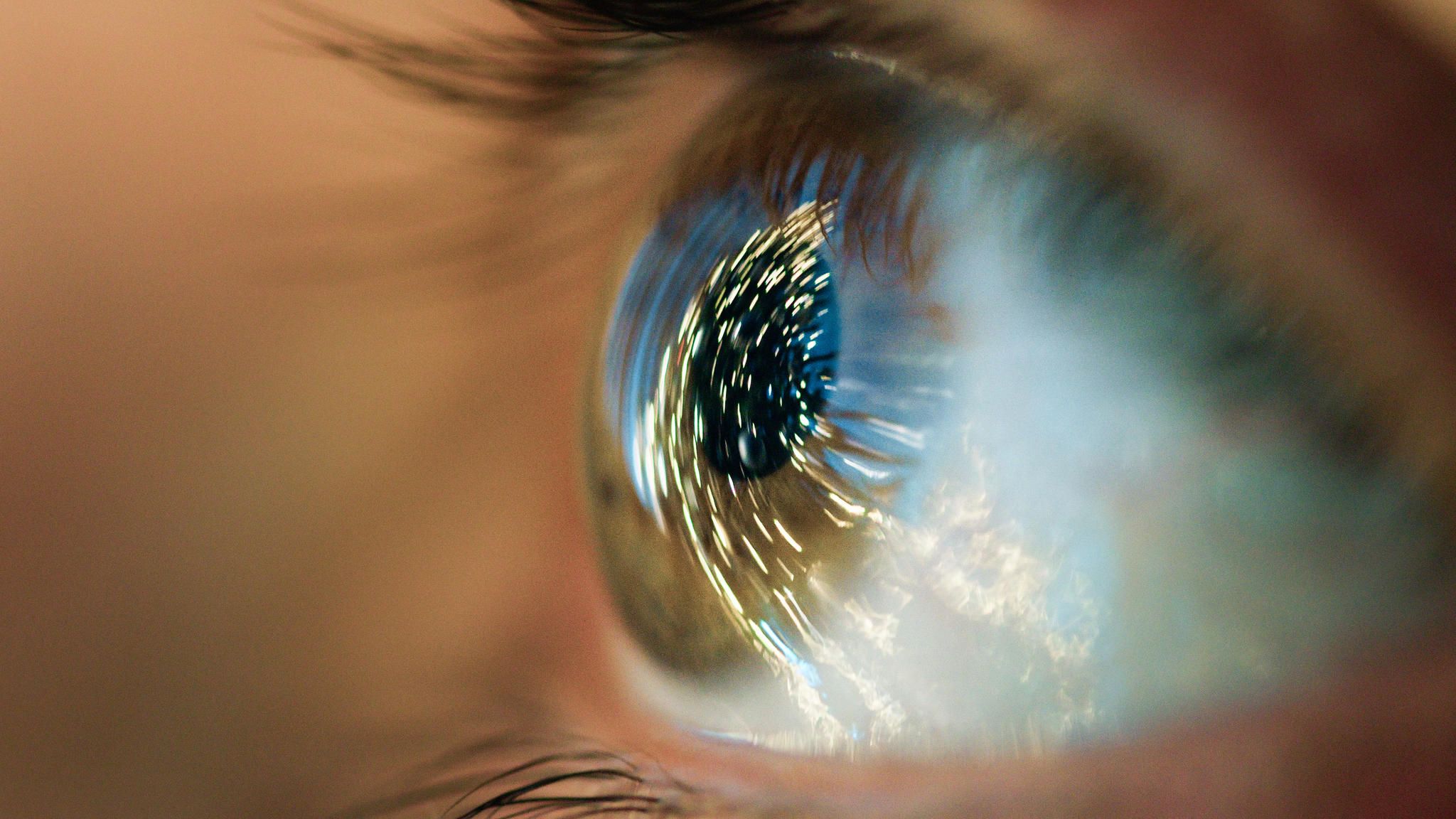 Auge mit Lichtpunkten