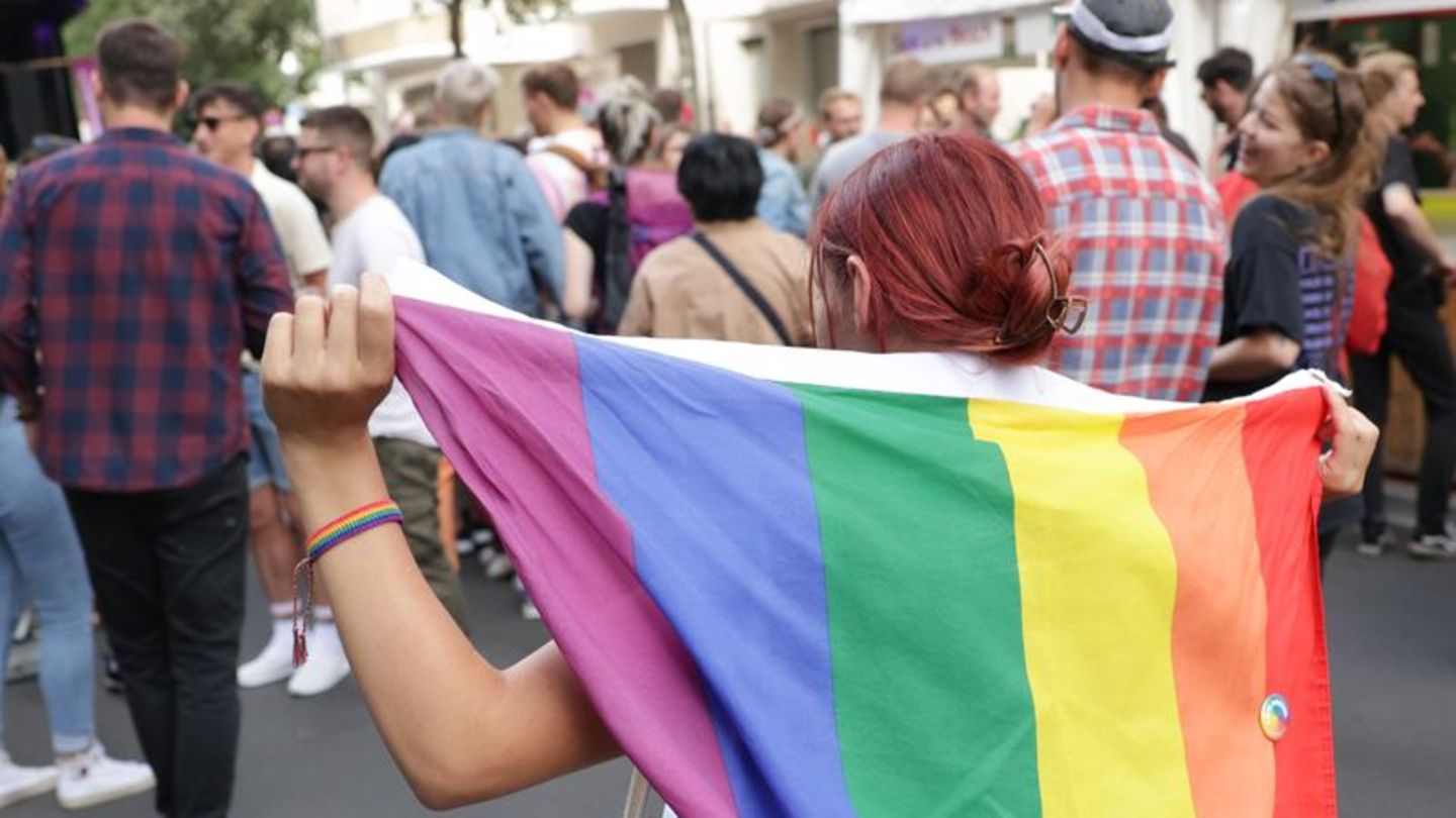 Große Party: Zehntausende zu lesbisch-schwulem Stadtfest erwartet