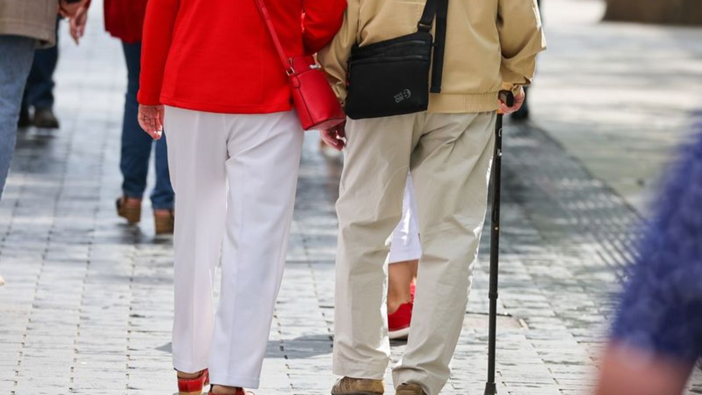 Senioren: Wagenknecht: Weihnachtsgeld für Rentner noch keine Lösung