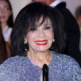 Seit sie 1999 von Queen Elizabeth II. in den Ritterorden aufgenommen wurde, nennt sie sich Dame Shirley Bassey. Als solche ist die Sängerin ("Diamonds Are Forever") in Monaco in bester Gesellschaft - und durfte auch beim Rotkreuzball nicht fehlen.