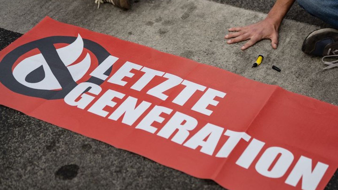 Protestaktion: Polizei räumt Demo von Klima-Aktivisten in Bremen
