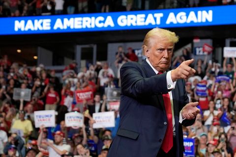 Zwischen Spott und Hetze: Donald Trump zeigt bei der Rally in Michigan, dass er ganz der Alte ist