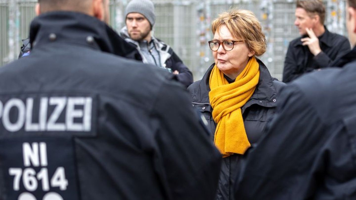 Fußball: Ministerin will weiter Niedersachsen-Derbys ohne Gästefans