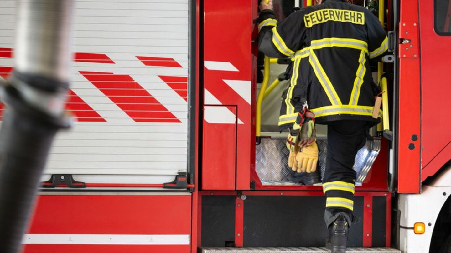 Feuer: Firmenhalle in Mosbach komplett ausgebrannt