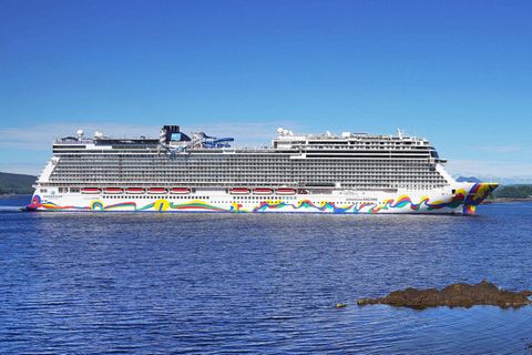 Kreuzfahrtschiff "Norwegian Encore" in Alaska