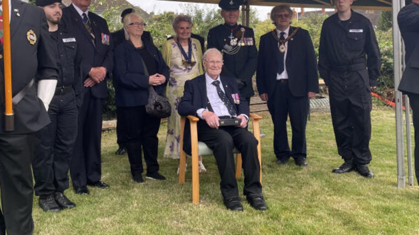 2. Weltkrieg: Britischer Veteran erhält Auszeichnung – mit 80 Jahren Verspätung