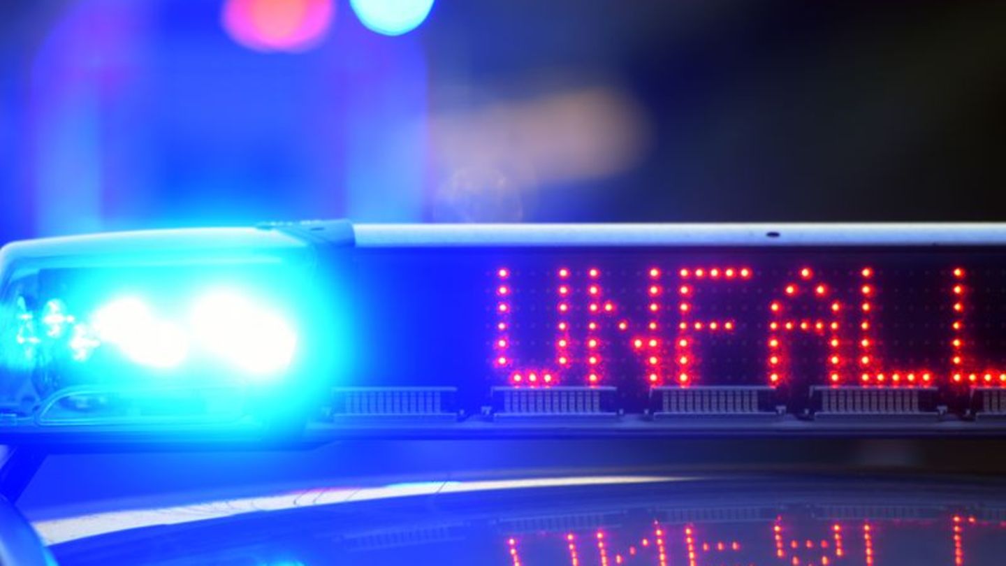 Frontalzusammenstoß: Auto kommt in Gegenverkehr - neun Verletzte in Landshut