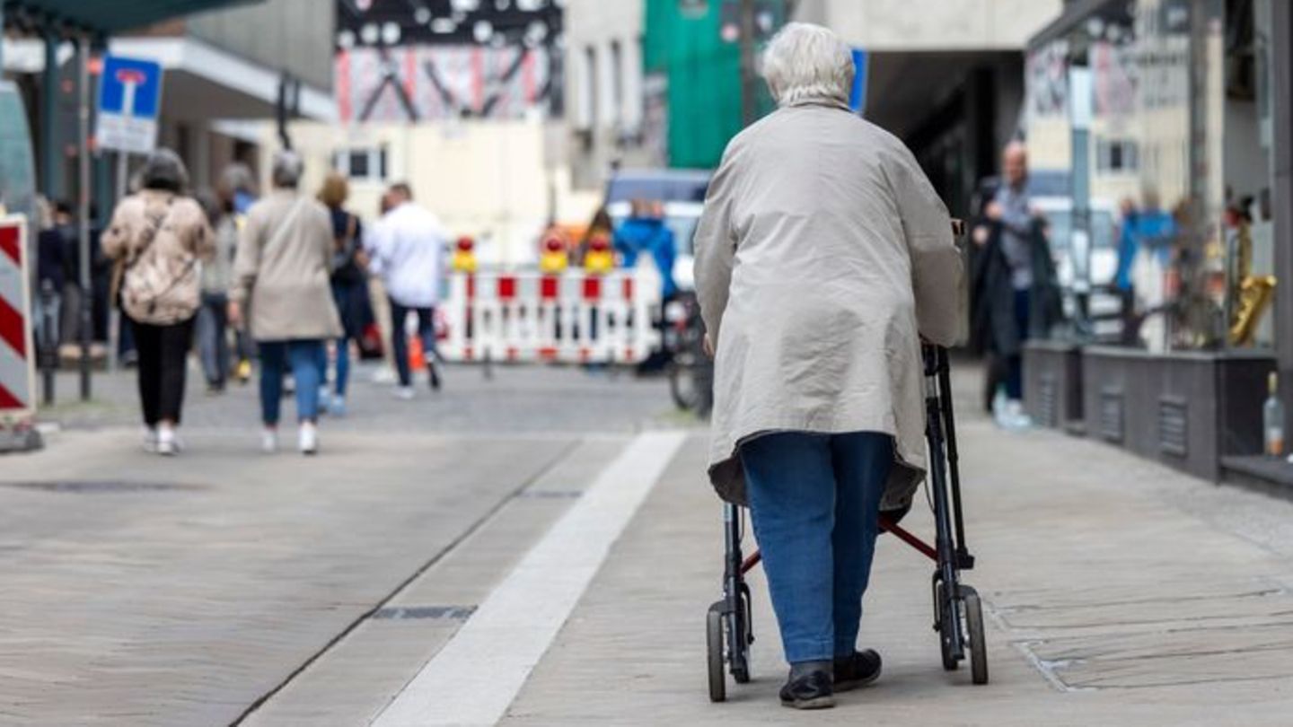 Altersrente: Unter 1200 Euro Rente für jeden fünften lange Versicherten