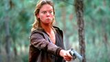 Charlize Theron: "Monster", 2003  Charlize Theron spielt in Patty Jenkins Film "Monster" die Mörderin und Prostituierte Aileen Wuornos. Für diese fordernde Rolle nahm sie 15 Kilo in drei Monaten zu, trug Zahnprothesen und ließ sich zu einer 20 Jahre ältere Frau schminken. Während des gesamten Drehs trug sie Zähne und Makeup ihrer Figur, damit niemand mehr sie als Charlize wahrnahm.