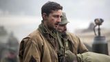 Shia LaBeouf: "Herz aus Stahl", 2014  In David Ayers Film "Herz aus Stahl" spielt Shia LaBeouf den amerikanischen Panzerschützen Boyd "Bibel" Swan, der mit seinen Kameraden im Zweiten Weltkrieg gegen die Wehrmacht kämpft. Nur wenige bereiteten sich intensiver auf ihre Rolle vor als LaBeouf auf dieses Weltkriegsdrama: So fügte er sich mit einem Messer Schnittwunden im Gesicht zu, die er immer wieder aufritzte. Während des gesamten Drehs wusch er sich nicht mehr und ließ sich sogar einen Zahn ziehen, um seine Darstellung noch realistischer zu gestalten.