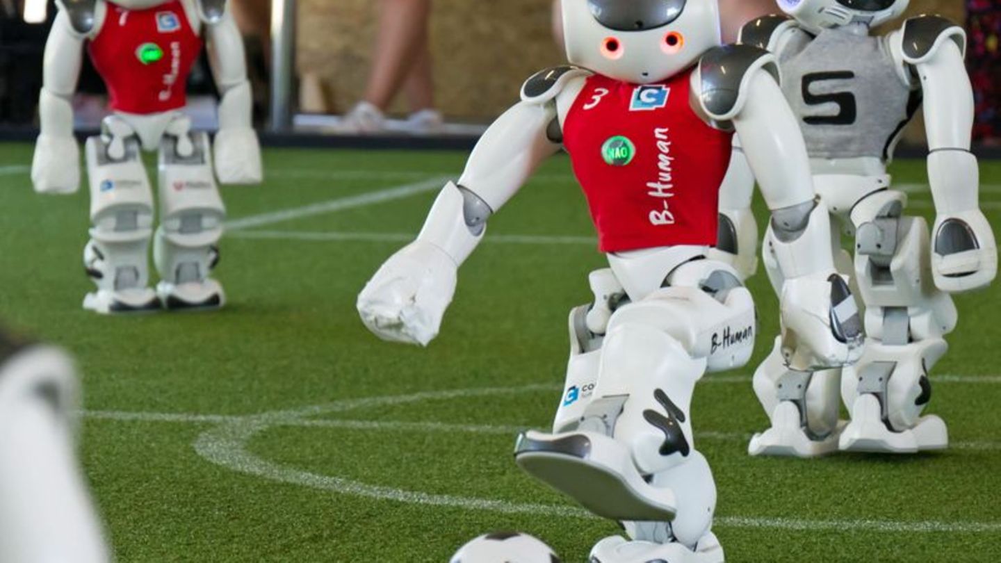 Künstliche Intelligenz: Bremer Fußball-Roboter holen erneut WM-Titel