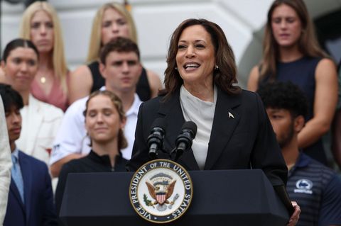Kamala Harris hält eine Rede vor dem Weißen Haus
