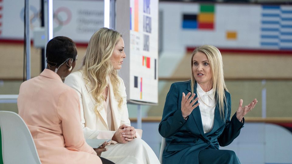 Künstliche Intelligenz bei Olympia 2024 zum Schutz der Athleten Künstliche Intelligenz: drei Frauen diskutieren über KI