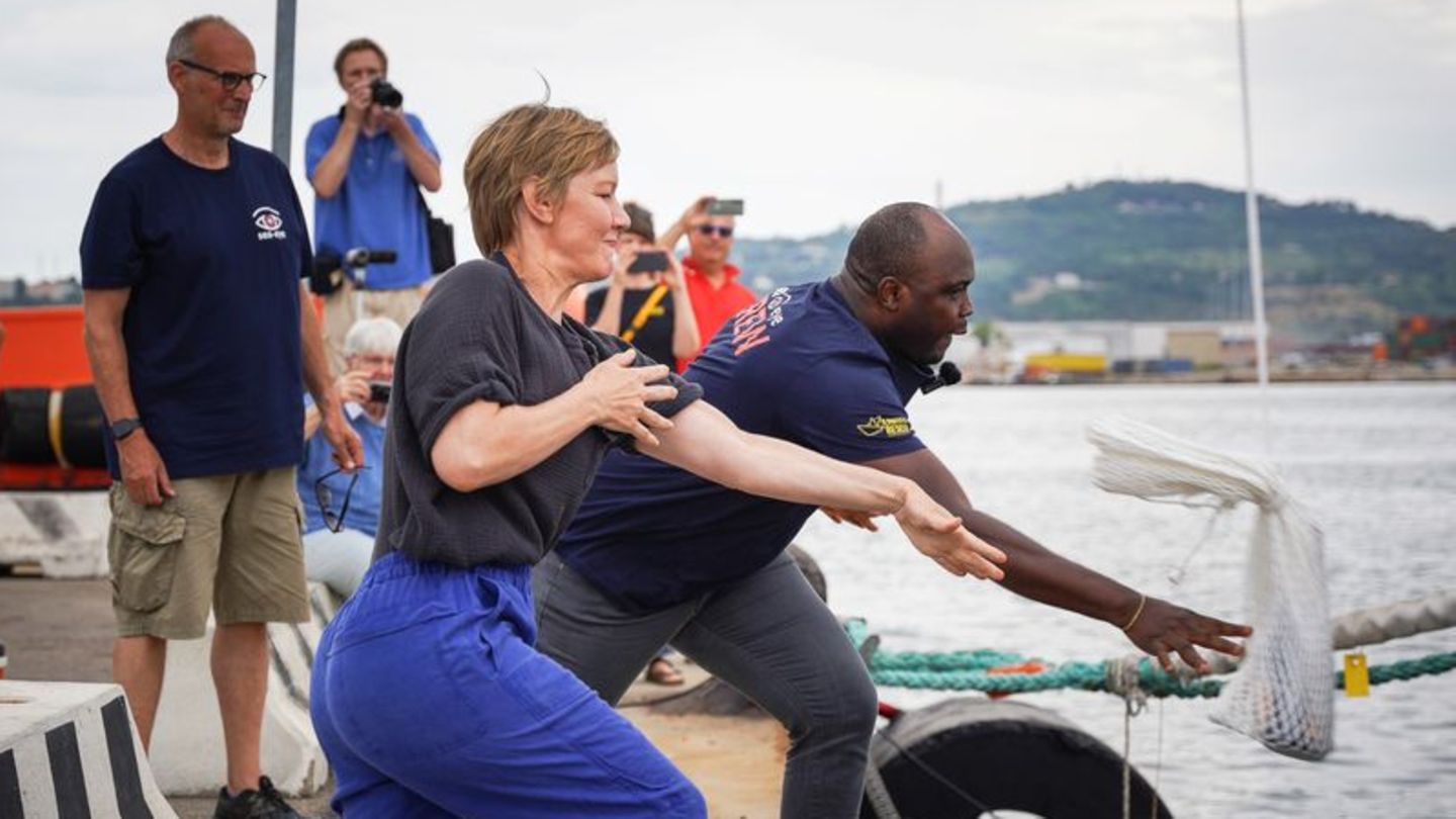 Leute: Sandra Hüller tauft Rettungskreuzer für Geflüchtete im Mittelmeer