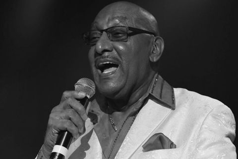 Duke Fakir singt