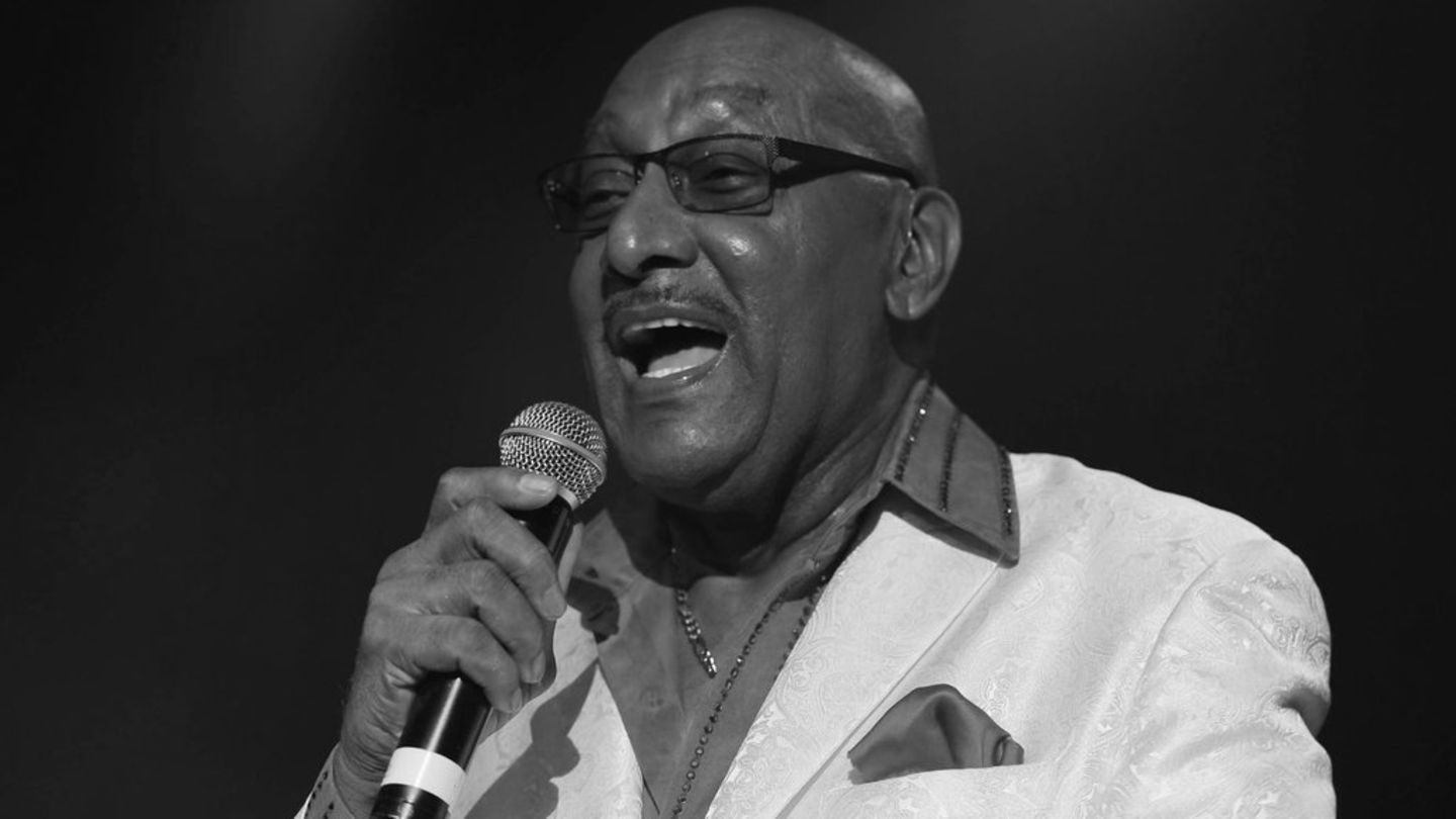Duke Fakir singt