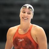 Die 23-Jährige krönte sich vor einem halben Jahr zur Weltmeisterin über 100 Meter Schmetterling – ein außerordentlicher Erfolg. Vor drei Jahren verpasste sie Olympia wegen einer Corona-Infektion in der Qualifikationsphase. Diesmal soll es mit einer Medaille klappen