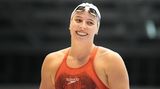 Die 23-Jährige krönte sich vor einem halben Jahr zur Weltmeisterin über 100 Meter Schmetterling – ein außerordentlicher Erfolg. Vor drei Jahren verpasste sie Olympia wegen einer Corona-Infektion in der Qualifikationsphase. Diesmal soll es mit einer Medaille klappen