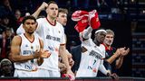 Das Team um Kapitän Dennis Schröder (2.v.r.) ist amtierender Weltmeister, der bisher größte Erfolg der deutschen Basketballer. Jetzt folgt das Olympia-Turnier, in dem die Mannschaft den nächsten Coup landen will. Das Selbstewusstsein ist auf jeden Fall groß trotz des Konkurrenten USA, die diesmal mit einer A-Mannschaft um Superstar LeBron James dabei ist