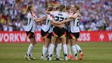 Die Olympiasiegerinnen von 2016 gehören zum erweiterten Kreis der Favoriten. Aber die Leistungen in den Testspielen (besonders das blamable 0:3 gegen Island) und der Ausfall von Lena Oberdorf stimmen nicht besonders optimistisch. Bundestrainer Horst Hrubesch wird mit 73 Jahren seine ganze Erfahrung aufbringen müssen, um das Team durch die schwere Gruppe mit den USA, Australien und Sambia zu lotsen