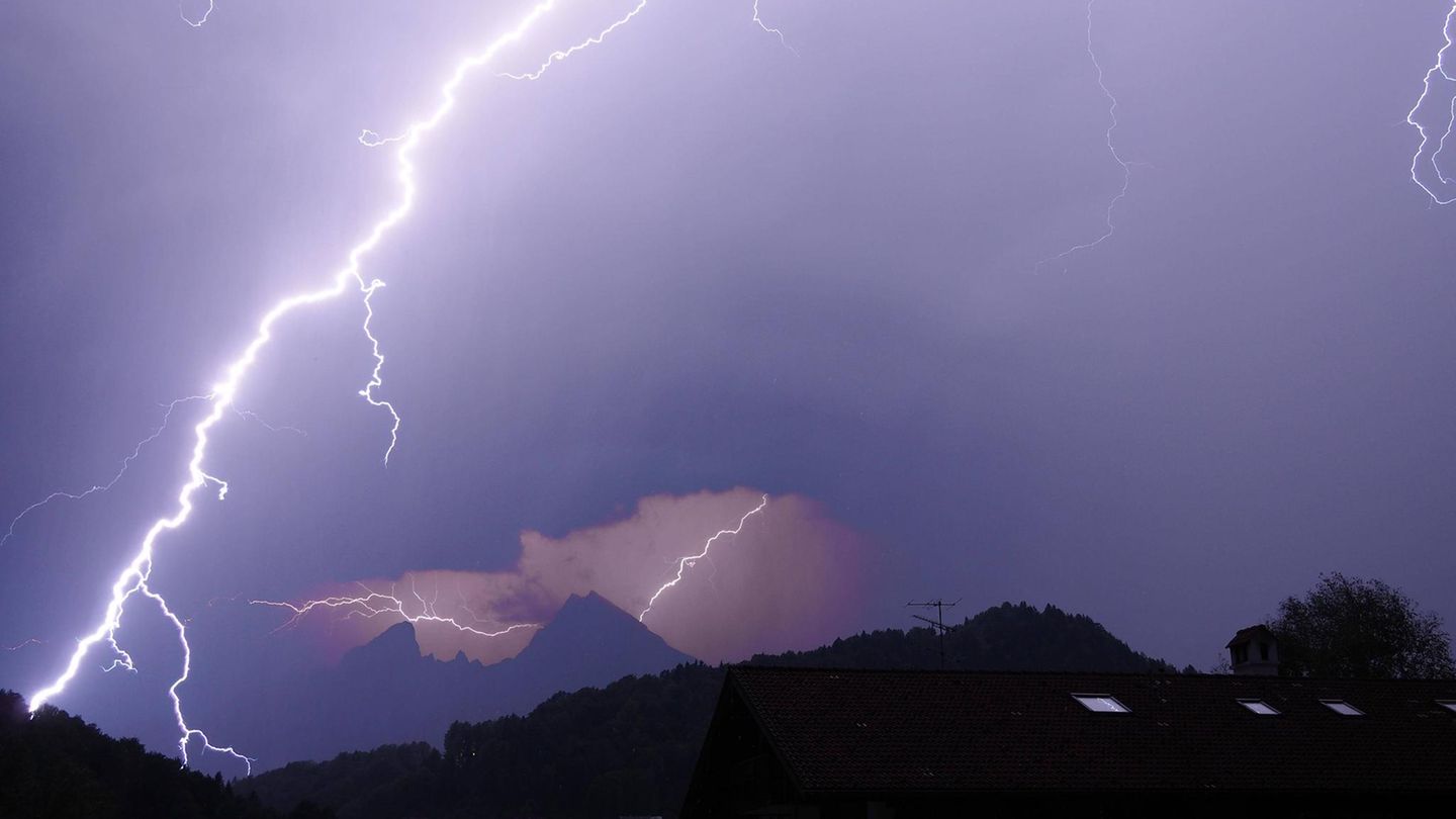 Zugspitze: Nach Tod eines 18-Jährigen: So verhalten Sie sich richtig bei Blitzschlag