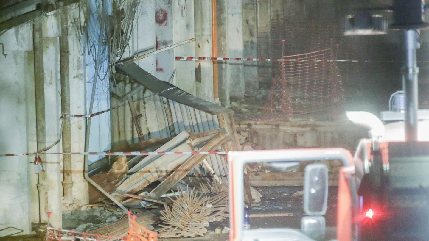 ナポリ：バルコニー衝突で2人死亡、数人負傷