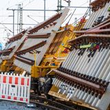 Wettbewerbsfähigkeit: Eine Baustelle an Bahngleisen in Deutschland