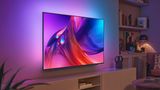 Fernseher in 65 Zoll: Philips PUS8808  Auch bei 65ern kann man sparen. Der Philips PUS8808 hat ein tolles Bild und bietet sogar Ambilight – "gut" (2,4) urteilt Stiftung Warentest. Und das trotz des Preises von knapp 1000 Euro.  Den vollständigen Test finden Sie gegen Gebühr bei test.de.