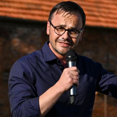 Auftritt auf dem Dorf: Der Brandenburger CDU-Landeschef Jan Redmann beim Wahlkampfauftakt seiner Partei in Kleßen im Havelland-Kreis.