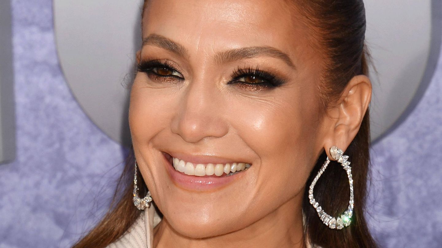 Sängerin und Schauspielerin: 55 Jahre und kein Stück gealtert – Jennifer Lopez' Leben in Bildern