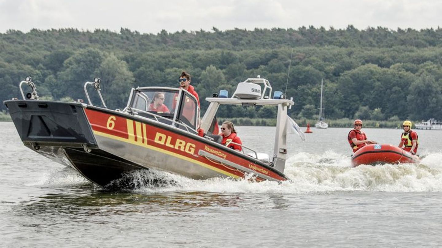Rettungseinsatz auf Unterhavel: Boot droht unterzugehen - zwei Menschen gerettet