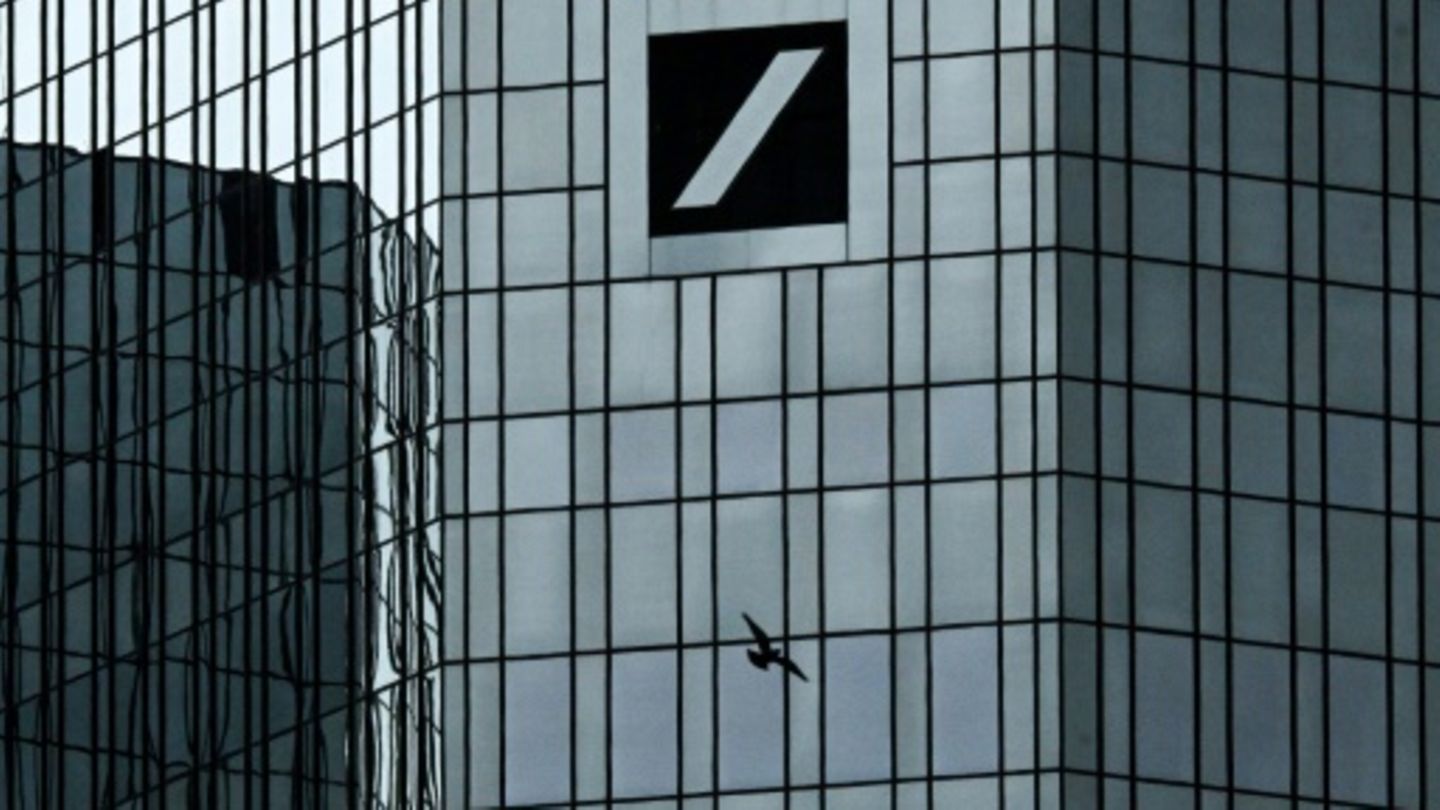 Deutsche Bank im zweiten Quartal mit Verlust wegen Rückstellung für Rechtsstreit