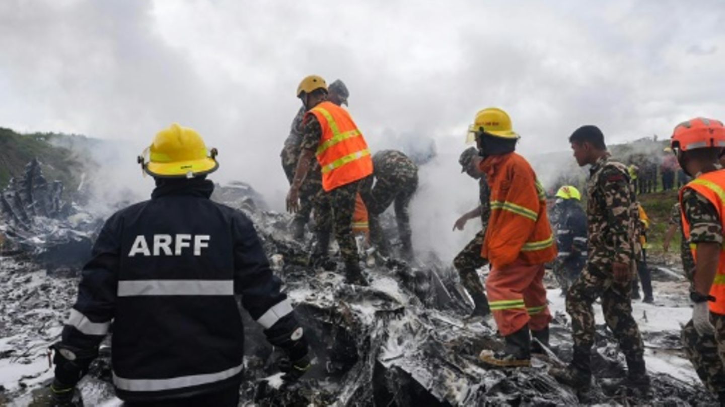 Polizei meldet 18 Tote bei Flugzeugabsturz in Nepal