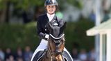 Die Dressurreiterin gehört zu den größten Favoritinnen auf die Goldmedaille im Dressurreiten. Vor drei Jahren in Tokio gewann die 38 Jahre alte Athletin Doppel-Gold im Einzel und mit der Mannschaft. Seit ihre größte Konkurrentin, die Britin Charlotte Dujardin, wegen eines Tierquäler-Videos ihre Olympia-Teilnahme absagte, sind die Chancen der Deutschen gestiegen