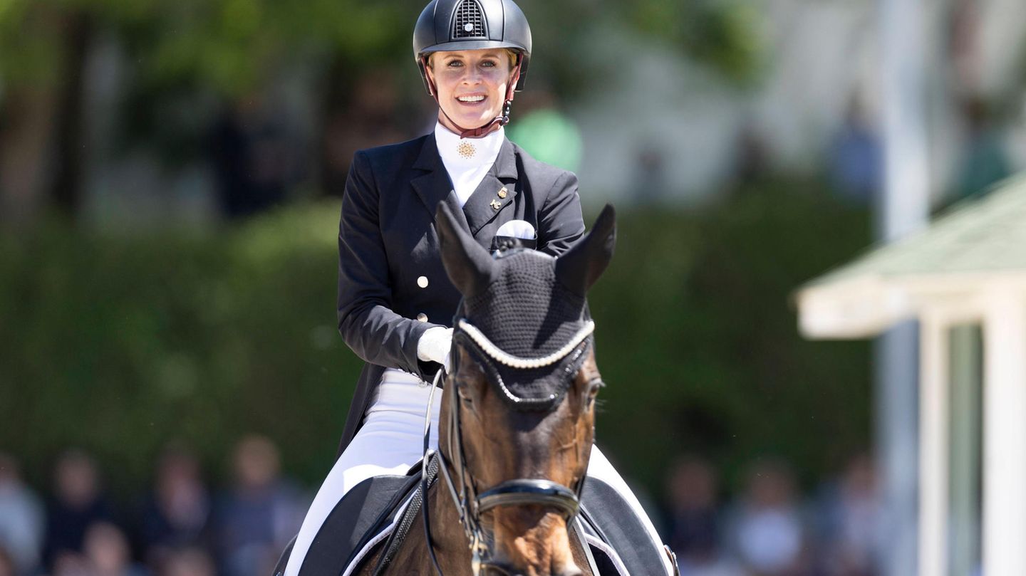 Jessica von Bredow-Werndl: Dressureiten Die Dressurreiterin gehört zu den größten Favoritinnen auf die Goldmedaille im Dressurreiten. Vor drei Jahren in Tokio gewann die 38 Jahre alte Athletin Doppel-Gold im Einzel und mit der Mannschaft. Seit ihre größte Konkurrentin, die Britin Charlotte Dujardin, wegen eines Tierquäler-Videos ihre Olympia-Teilnahme absagte, sind die Chancen der Deutschen gestiegen