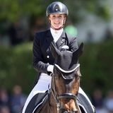 Die Dressurreiterin gehört zu den größten Favoritinnen auf die Goldmedaille im Dressurreiten. Vor drei Jahren in Tokio gewann die 38 Jahre alte Athletin Doppel-Gold im Einzel und mit der Mannschaft. Seit ihre größte Konkurrentin, die Britin Charlotte Dujardin, wegen eines Tierquäler-Videos ihre Olympia-Teilnahme absagte, sind die Chancen der Deutschen gestiegen