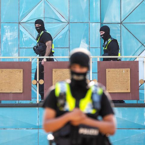 Polizisten vor dem Islamischen Zentrum Hamburg