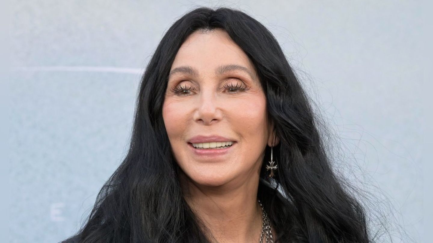 Pop-Ikone Cher: Sängerin liefert Memoiren in zwei Teilen