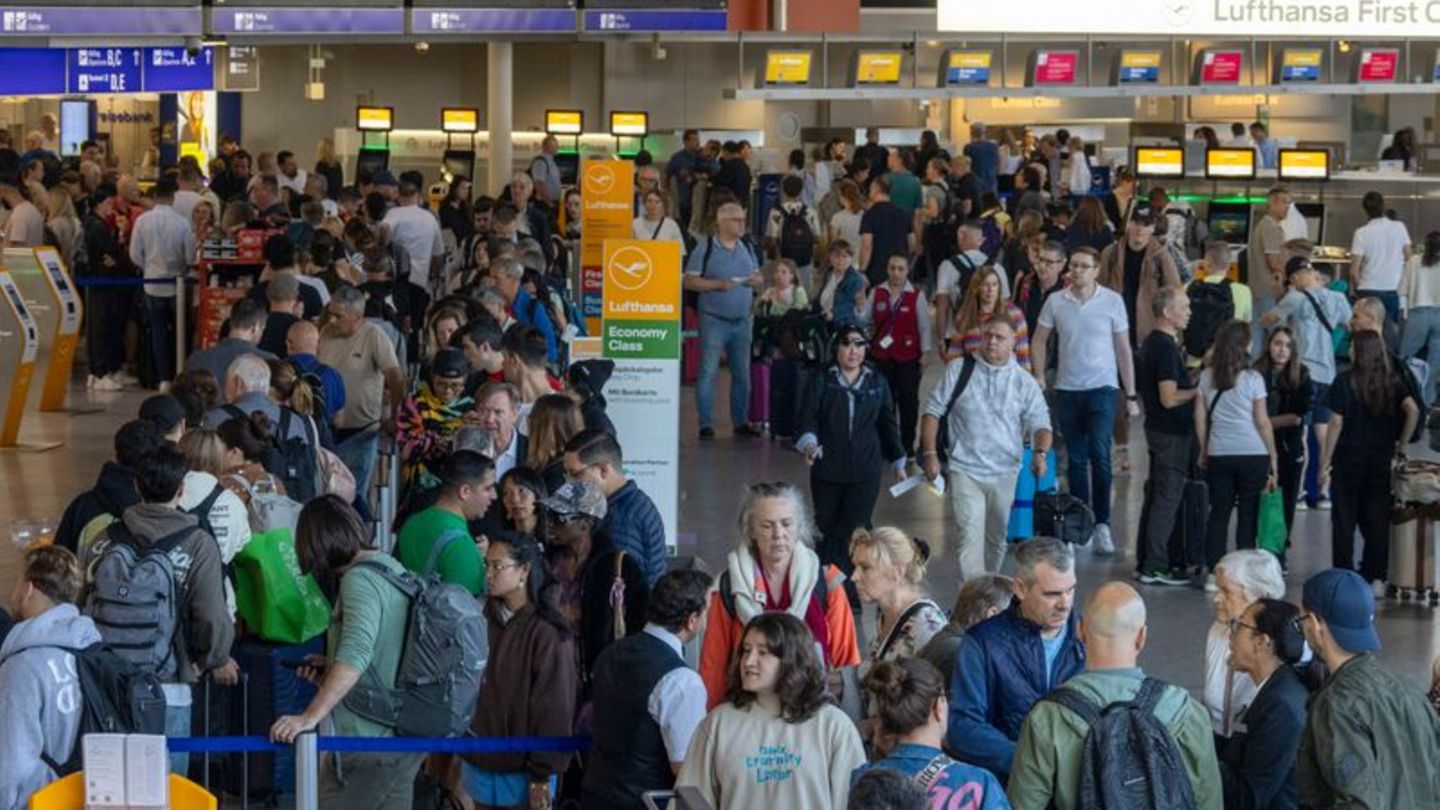 Klimaprotest: Flughafen Frankfurt: 140 Flugannullierungen wegen Störaktion