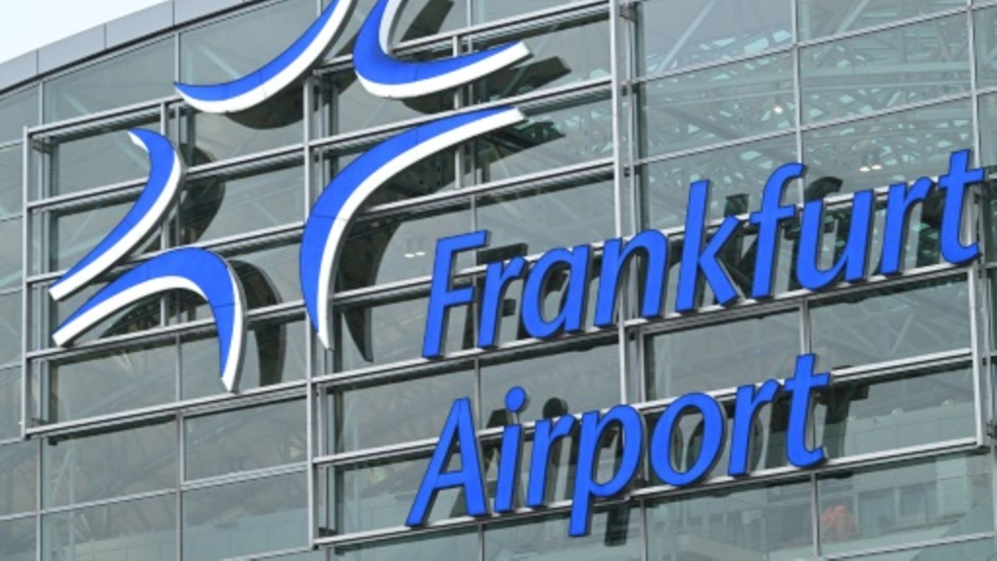 Klimaaktivisten legen Flugverkehr in Frankfurt zweitweise lahm