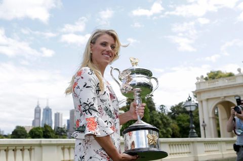 Ihr Sieg war nicht nur ein persönlicher Triumph, sondern markierte auch einen historischen Moment im deutschen Tennissport. Es war das erste Mal seit Steffi Grafs Sieg bei den French Open 1999, dass eine deutsche Frau ein Grand-Slam-Einzel-Finale gewonnen hatte. Darüber hinaus war es der erste Australian-Open-Titel für eine Deutsche seit Graf im Jahr 1994.