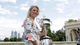 Ihr Sieg war nicht nur ein persönlicher Triumph, sondern markierte auch einen historischen Moment im deutschen Tennissport. Es war das erste Mal seit Steffi Grafs Sieg bei den French Open 1999, dass eine deutsche Frau ein Grand-Slam-Einzel-Finale gewonnen hatte. Darüber hinaus war es der erste Australian-Open-Titel für eine Deutsche seit Graf im Jahr 1994.