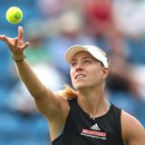 Angelique Kerber wurde 1988 in Bremen geboren und zog im Alter von acht Monaten mit ihrer Familie nach Kiel. Schon mit drei Jahren hielt sie ihren ersten Tennisschläger in der Hand. Nachdem sie die Realschule abgeschlossen hatte, entschied sie sich, ihr Talent im Tennis professionell zu nutzen. Ihre Mutter Beata nahm den Managerposten ihrer aufstrebenden Karriere ein, während ihr Vater Sławek ihr erstes Training leitete.