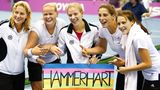 Bereits im Jahr 2001 zeigte Angelique Kerber ihr Talent, indem sie einen deutschen Meistertitel in der Jugendklasse errang und sich einen Platz in der Jugend-Weltrangliste sicherte. Zusätzlich holte sie sich den Sieg bei der polnischen U14-Meisterschaft. Ein Jahr später krönte sie sich erneut zur Deutschen Meisterin, wurde Vizeeuropameisterin und wurde in den Förderkader des Deutschen Tennis Bundes (DTB) aufgenommen.