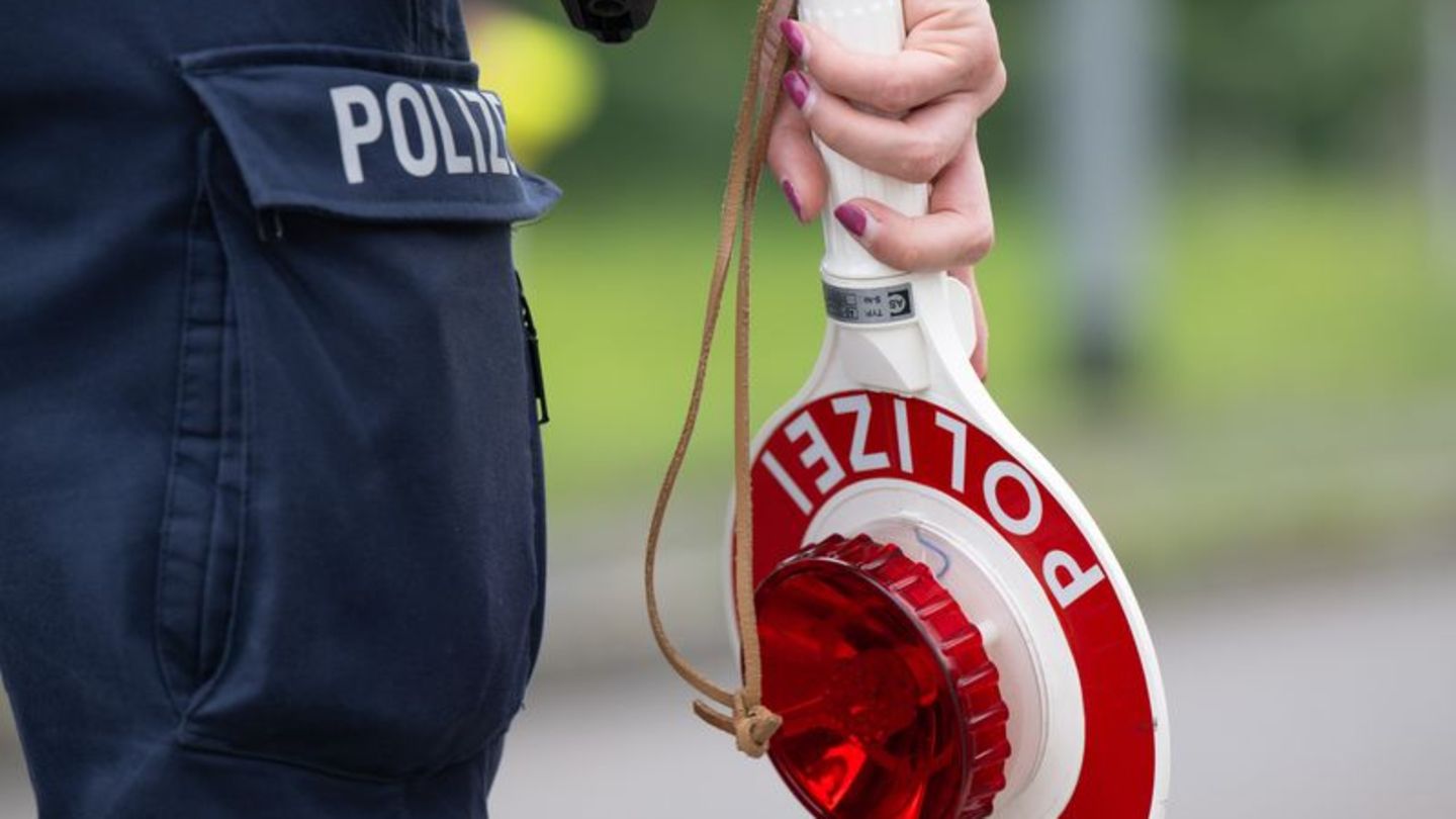 Alkohol am Steuer: Lkw-Fahrer bei Polizeikontrolle mehrmals eingeschlafen