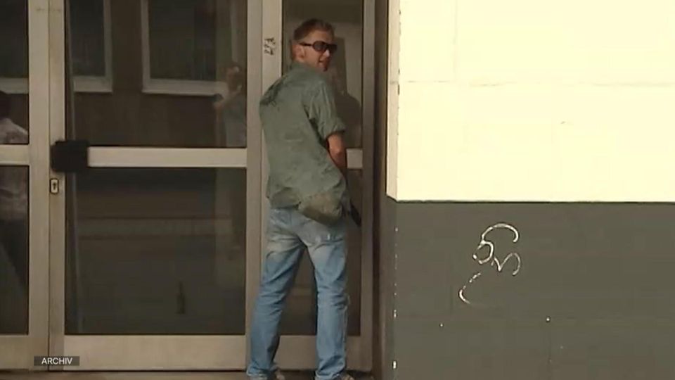 Stadt reagiert auf Wild-Pinkler – Wand pinkelt zurück