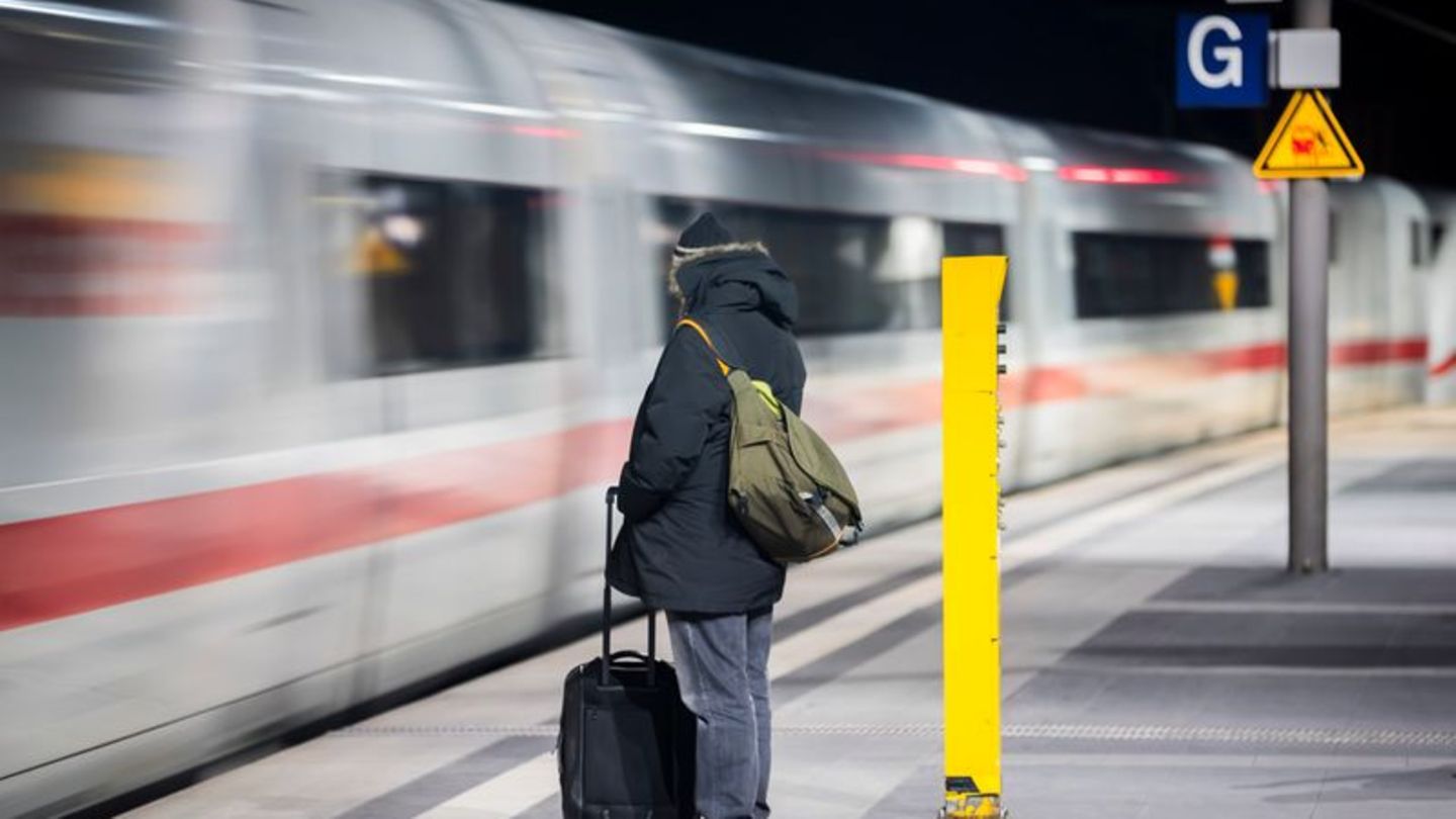 Halbjahresbilanz: Deutsche Bahn in Schieflage - Konzern muss sparen